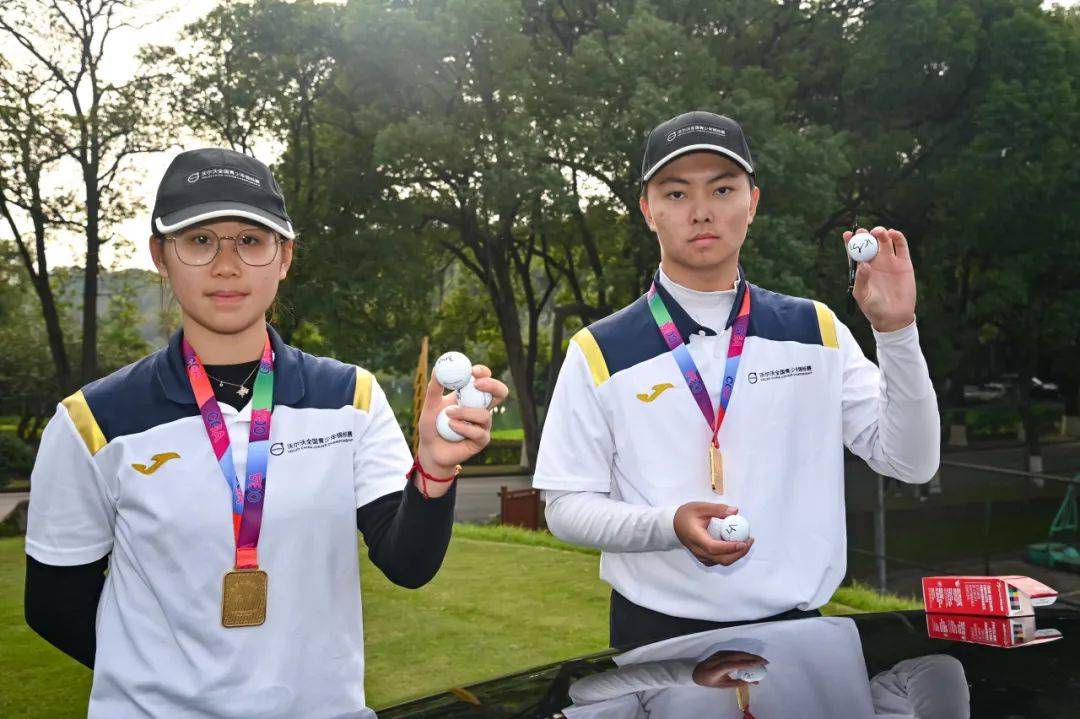 叶枫赶紧跟进来，可还没等他进到房间里，便听见里面惊慌失措的大喊道：公主殿下，醒醒啊公主殿下。